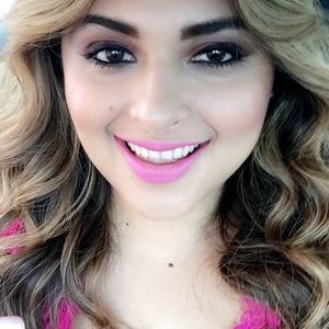 Meet your Posher, Yaneth